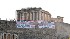 „Nein zum Krieg! Keine Beteiligung! Nein zu den Stützpunkten des Todes!“ steht auf den Transparenten auf Griechisch und Englisch, die die KKE am 12. Mai an der Akropolis aufgerollt hat 